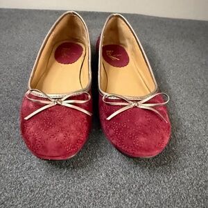 Women’s White Mountain Moral Bordeaux Flats Size 6 M